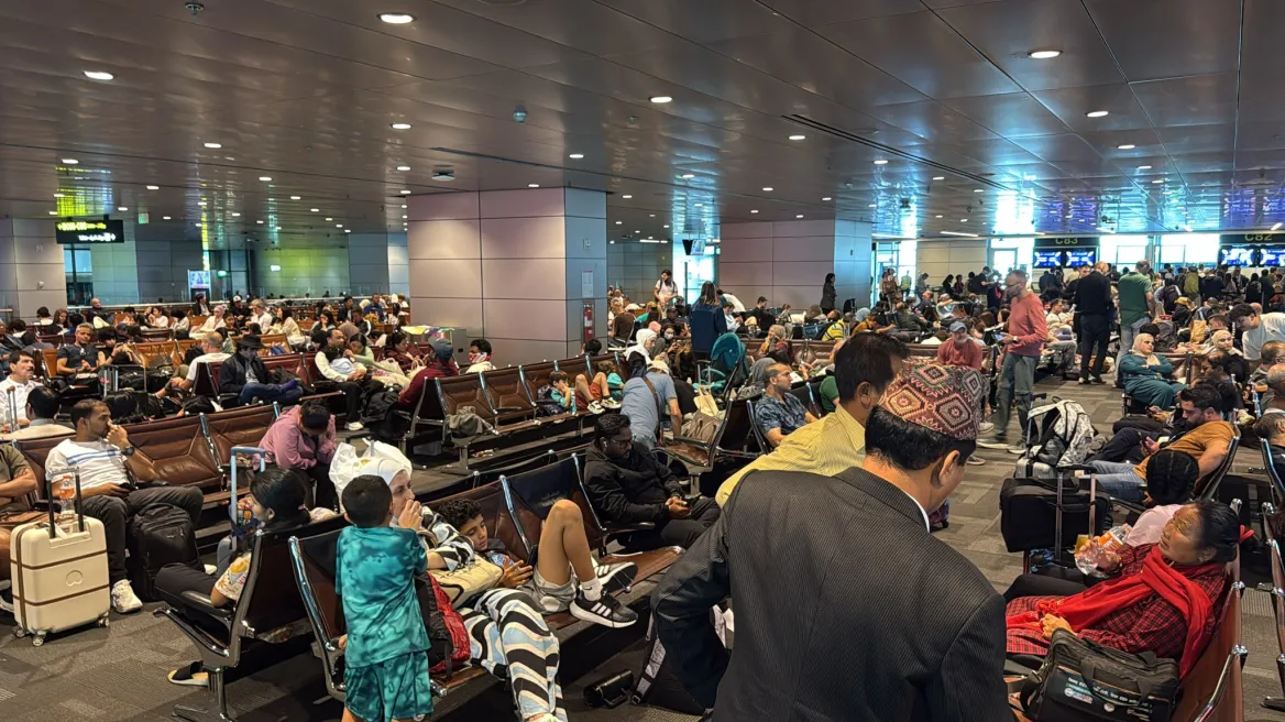 Mbyllja e hapësirës ajrore shkakton kaos në aeroportin e Dohas, mijëra pasagjerë të bllokuar