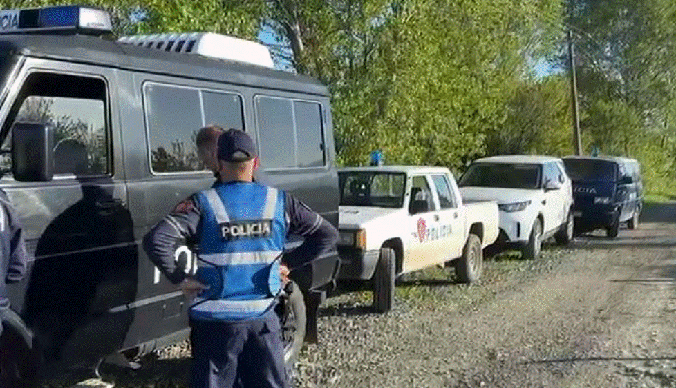 Vodhi një makinë dhe tentoi të arratisej, pranga 36-vjeçarit në Tiranë