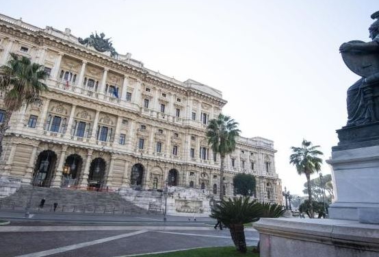 Gjykata e Lartë përplaset me Melonin: Kritika të forta për dekretin e sigurisë dhe marrëveshjen me Shqipërinë