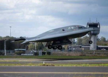 Bombarduesit amerikanë B-2 në Diego Garcia, “mesazh” për Iranin?