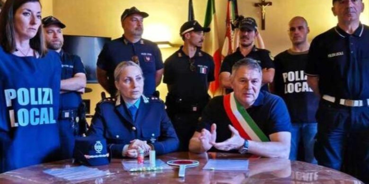Policia Bashkiake çmonton grupin e shitësve të drogës, arrestohen dy shqiptarët 20-vjeçarë në Itali