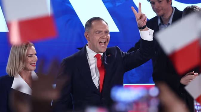 Konservatori Karol Nawrocki fiton zgjedhjet presidenciale në Poloni