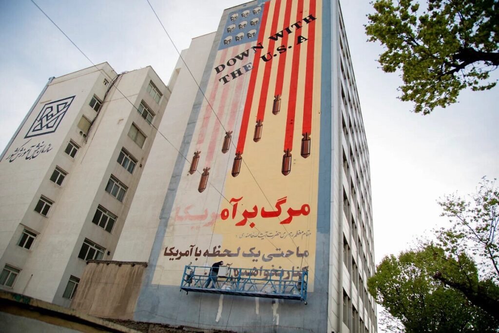 SHBA evakuon ambasadat në Lindjen e Mesme: Izraeli është gati për të sulmuar Iranin