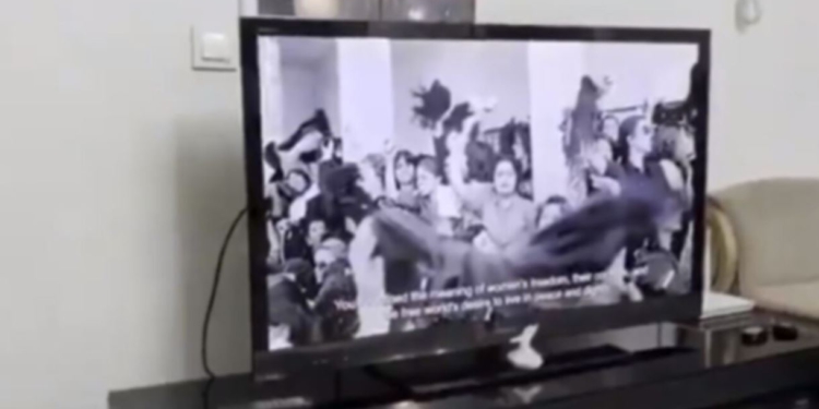 Hakohet kanali shtetëror iranian, transmetohen mesazhe kundër regjimit