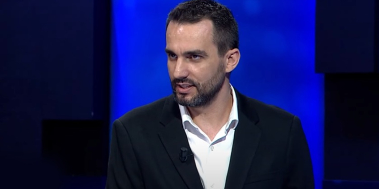 Lapaj: Nuk e prisja që mazhoranca të kishte këto numra, por qytetarët shesin votën