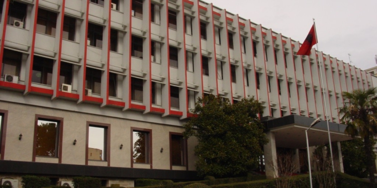 Ligji i ri/ Nga të rinjtë tek veteranët, të gjithë diplomatët do dalin në provim për të matur njohuritë e tyre
