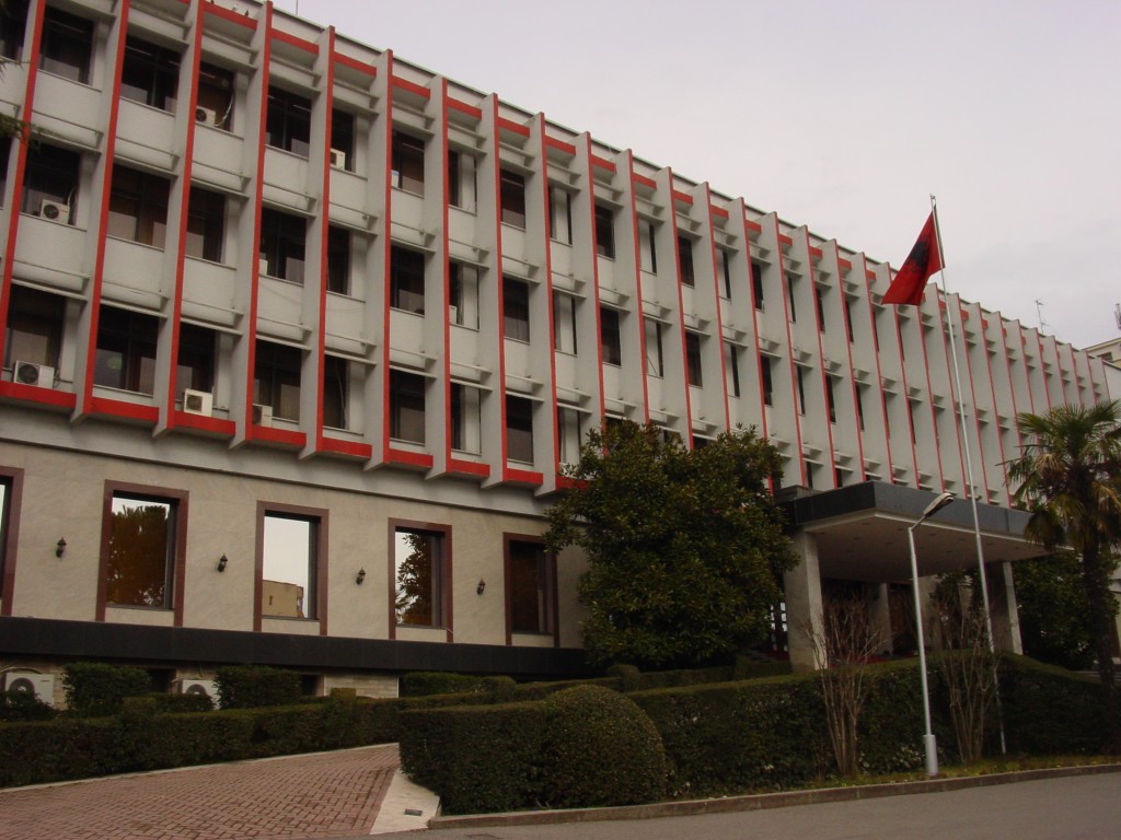 Ligji i ri/ Nga të rinjtë tek veteranët, të gjithë diplomatët do dalin në provim për të matur njohuritë e tyre