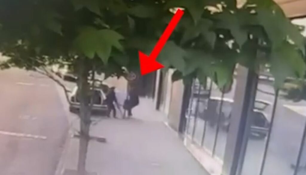 VIDEO / Dy persona vjedhin kasafortën me 15 mijë euro në Tiranë