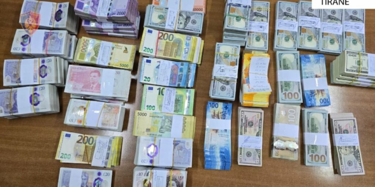 Nuk deklaronte paratë në “Exchange” me qëllim huadhënien, procedohet e moshuara