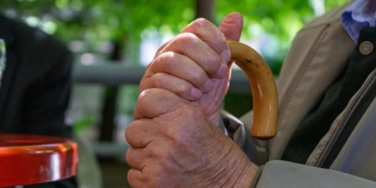 U shpall gabimisht i vdekur, 78-vjeçari 3 muaj pa pension, sigurimet shoqërore: Duhet të provojë që është gjallë