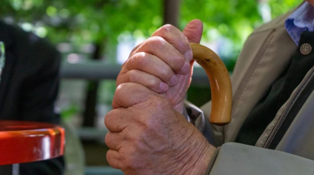 U shpall gabimisht i vdekur, 78-vjeçari 3 muaj pa pension, sigurimet shoqërore: Duhet të provojë që është gjallë