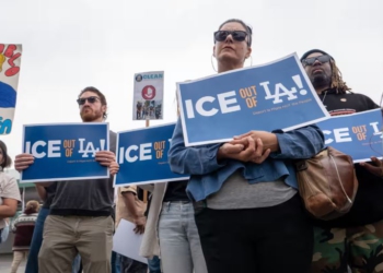 Protestat në Los Angeles/ Emigrantë me fëmijë të vegjël u mbajtën pa ujë e ushqim