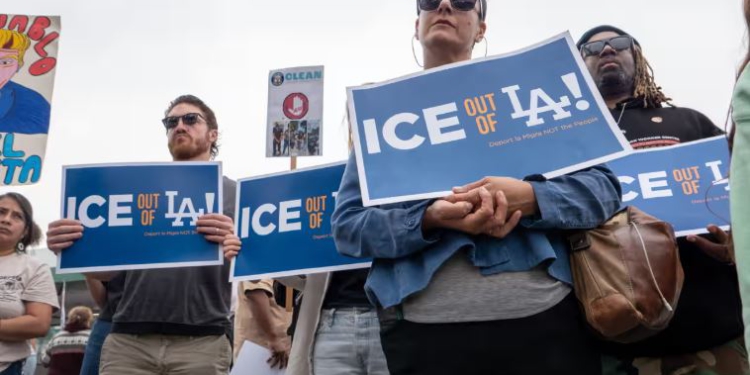 Protestat në Los Angeles/ Emigrantë me fëmijë të vegjël u mbajtën pa ujë e ushqim