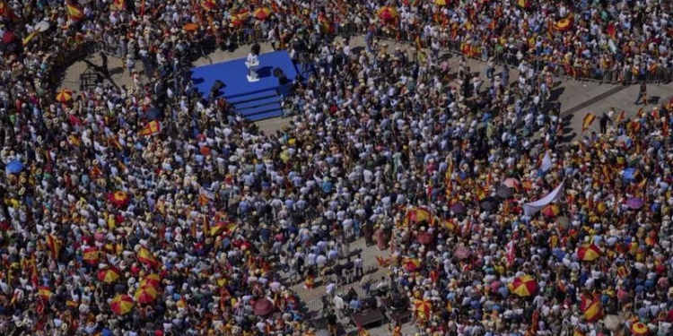 Akuzat për korrupsion, protesta masive në Madrid kundër kryeministrit spanjoll Pedro Sánchez