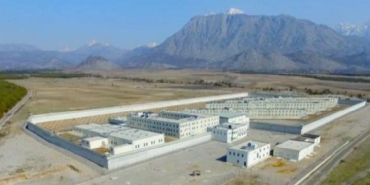 Rrahën për vdekje të burgosurin në Reç, Prokuroria merr të pandehur 6 gardianë!