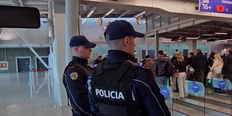 Tentuan kalimin kufitar me dokumente false greke, arrestohen dy turqit në Rinas