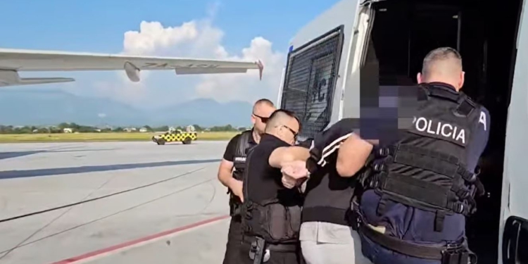 VIDEO / U kap në Dubai, dalin pamjet kur vëllai i Nuredin Dumanit mbërrin në Rinas