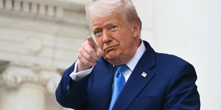 Shifrat e para: Tarifat shpërblejnë Trumpin, deficiti tregtar përgjysmohet, por ka një truk