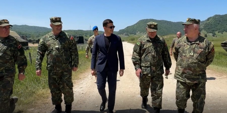 Dita e fundit e “Defender 25”, ministri Vengu ndjek demonstrimet e trupave në Bizë