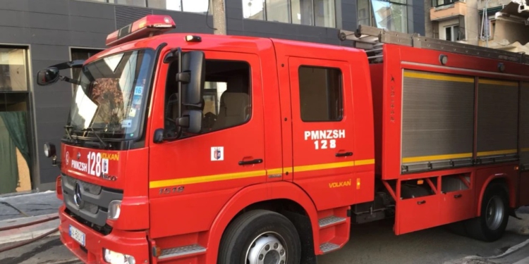 U përfshi nga flakët, shkrumbohet plotësisht banesa në Shëngjin