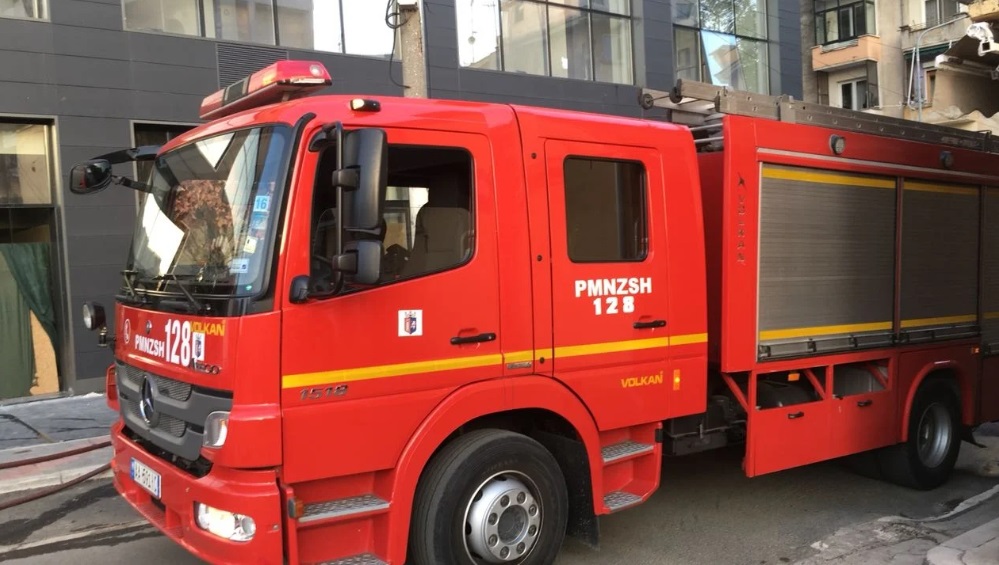 U përfshi nga flakët, shkrumbohet plotësisht banesa në Shëngjin