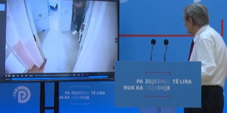 Berisha nuk heq dorë nga “farsa elektorale e 11 majit”: Narkoregjimi përgjoi zgjedhësit me kamera të fshehta në qendrat e votimit