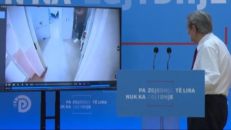 Berisha nuk heq dorë nga “farsa elektorale e 11 majit”: Narkoregjimi përgjoi zgjedhësit me kamera të fshehta në qendrat e votimit