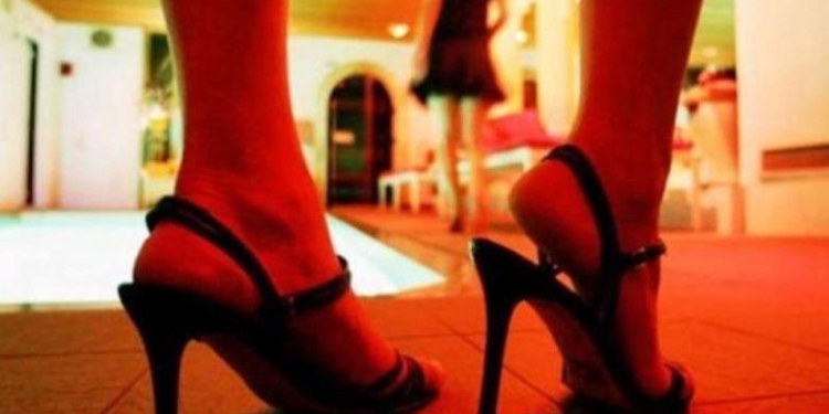 Zbulohet ‘foleja’ e prostitucionit në Tiranë/ Në pranga tutori 20-vjeçar, në kërkim kolumbiani