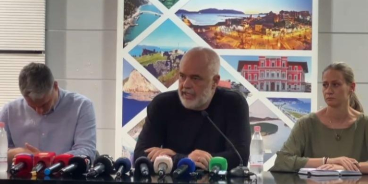 Rama nga Vlora: Ka ikur koha e deputetëve që dilnin pak në terren dhe kur ankesat i trajtonin nga kafeneja 
