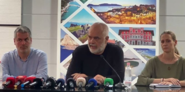 “Keni nëpërkëmbur autoritetin e bashkisë”, Rama i përgjigjet gazetarit për dorëheqjen e drejtorëve në Vlorë