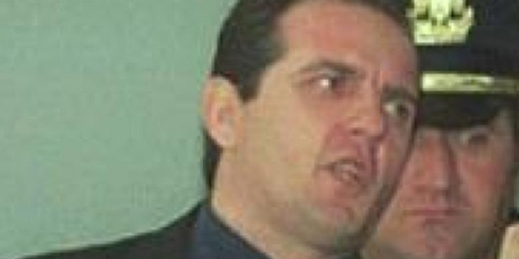 Dëshmitar i vrasjes së Azem Hajdarit/ Kush është Petrit Çakrri, nën hetim për krimin në Burrel