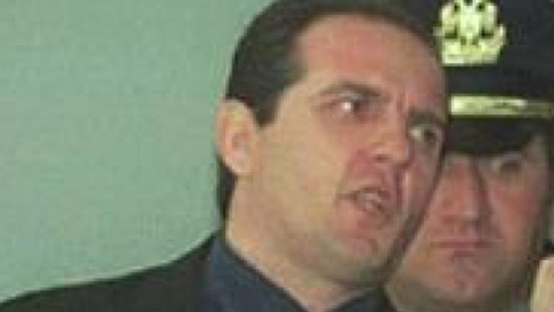 Dëshmitar i vrasjes së Azem Hajdarit/ Kush është Petrit Çakrri, nën hetim për krimin në Burrel