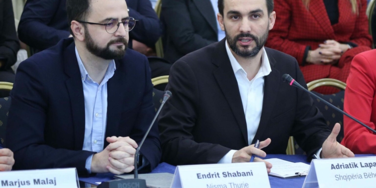 Thellohet kriza e koalicionit Lapaj-Shabani, largohet nga “Thurje” këshilltari bashkiak i Korçës