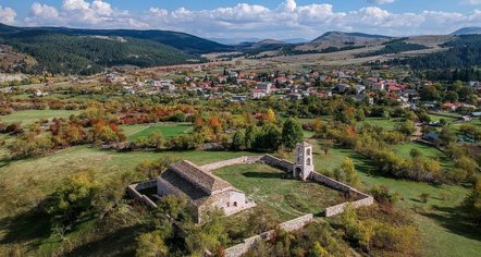 Ndërtim pa leje në Voskopojë, arrestohet 63-vjeçari, procedohen punonjësit e IMT-së dhe policisë