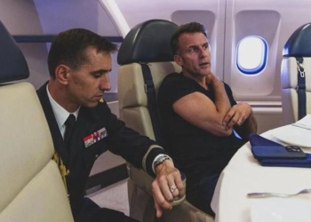Bufi mbi bluzë, miu dhe bota e parë nga sytë blu të Emanuel Macron