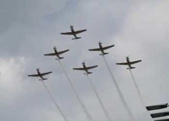 Avionët e helikopterët pushtojnë qiellin, Kroacia tregon “muskujt” me paradën madhështore ushtarake