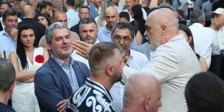 Kryebashkiaku i Vlorës paralajmëron ndryshime të tjera: Duhen njerëz që punojnë!