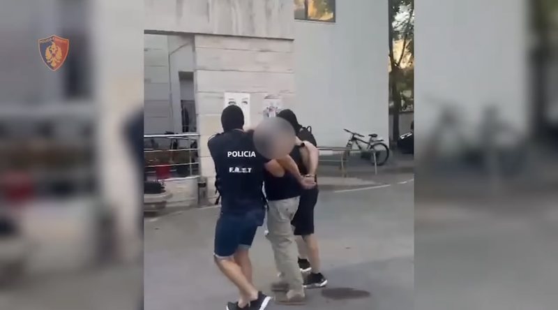Inskenoi rëmbimin e vet për të përfituar para nga i ati, arrestohet 28-vjeçari në Kavajë