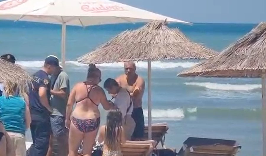 E rëndë në Vlorë, nënë e bijë përfundojnë në intubim, rrezikuan të mbyten në plazhin e Lungomares