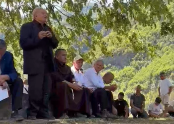 “Kullat i kemi mbrojtur me gjak”, ‘Kuvendi i Burrave’ në Theth kërkon dialog me Qeverinë