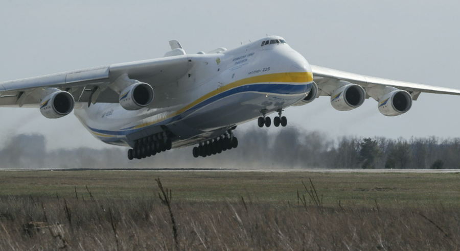 Pas 3 vitesh në tokë gjigandi i qiellit “Antonov” fluturon fshehurazi nga Ukraina, revoltë në Moskë