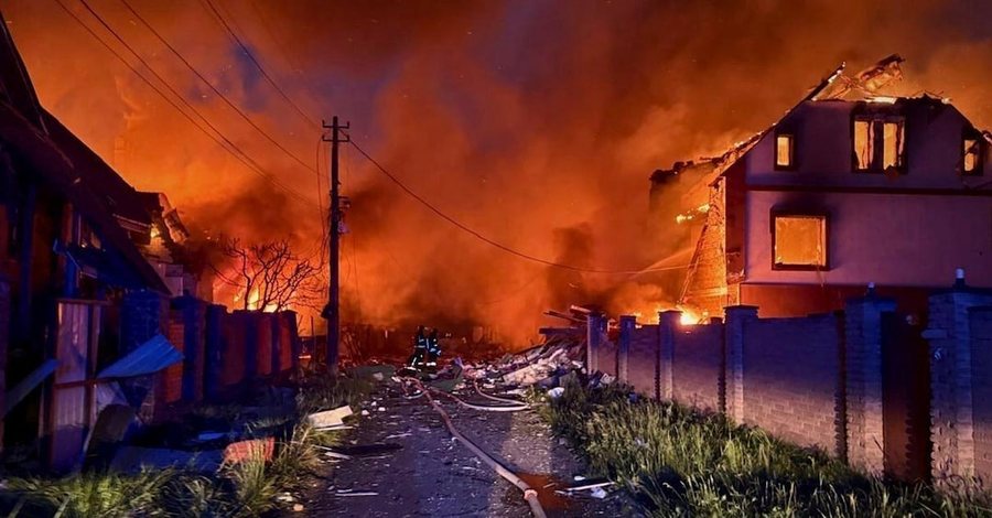 Qindra dronë e raketa godasin Ukrainën, Zelensky kundërpërgjigjet duke sulmuar në 9 rajone ruse