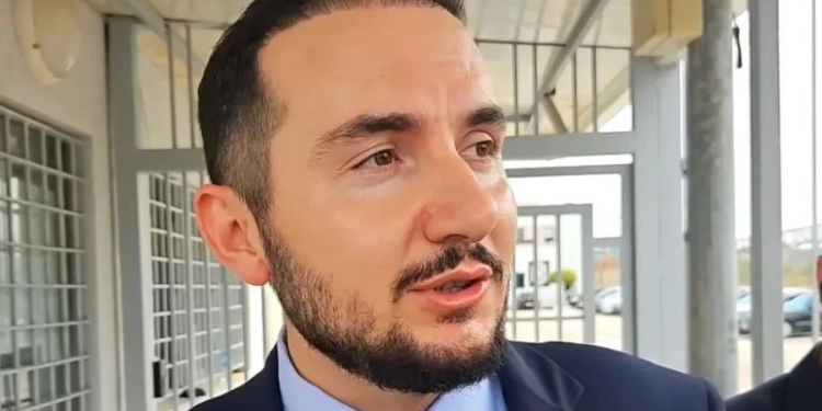 Si i mbolli flokët Salianji? Flet zv/drejtori i Burgjeve: Nuk ka kufizim, një i dënuar mund të dalë për…