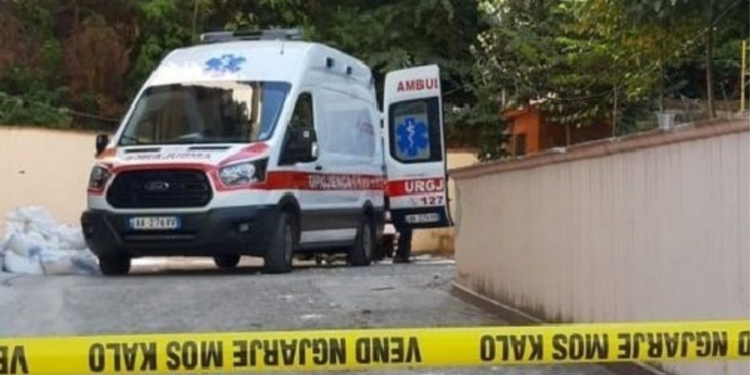 Muri i ndërtesës që po shembte e zë poshtë, ndërron jetë 51-vjeçari në Dimal