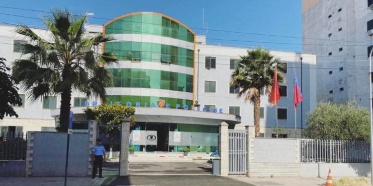 Durrës, si e mashtroi 29-vjeçari pronarin e mjetit, ia mori dhe nuk ia ktheu më
