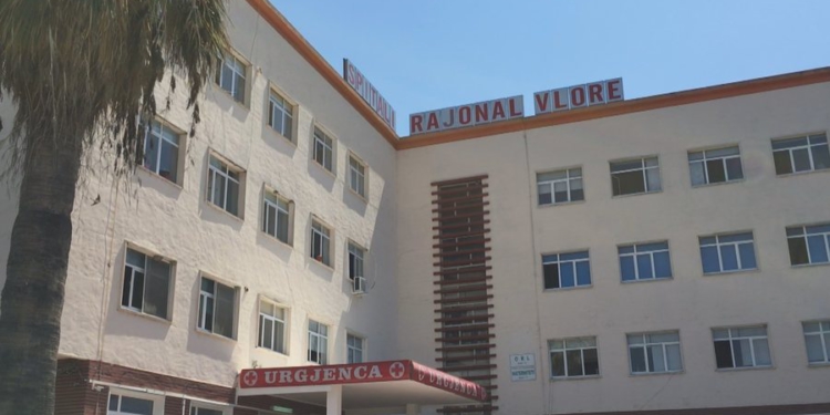 Mbërrin në spital me plagë nga armë zjarri 17-vjeçarja në Vlorë