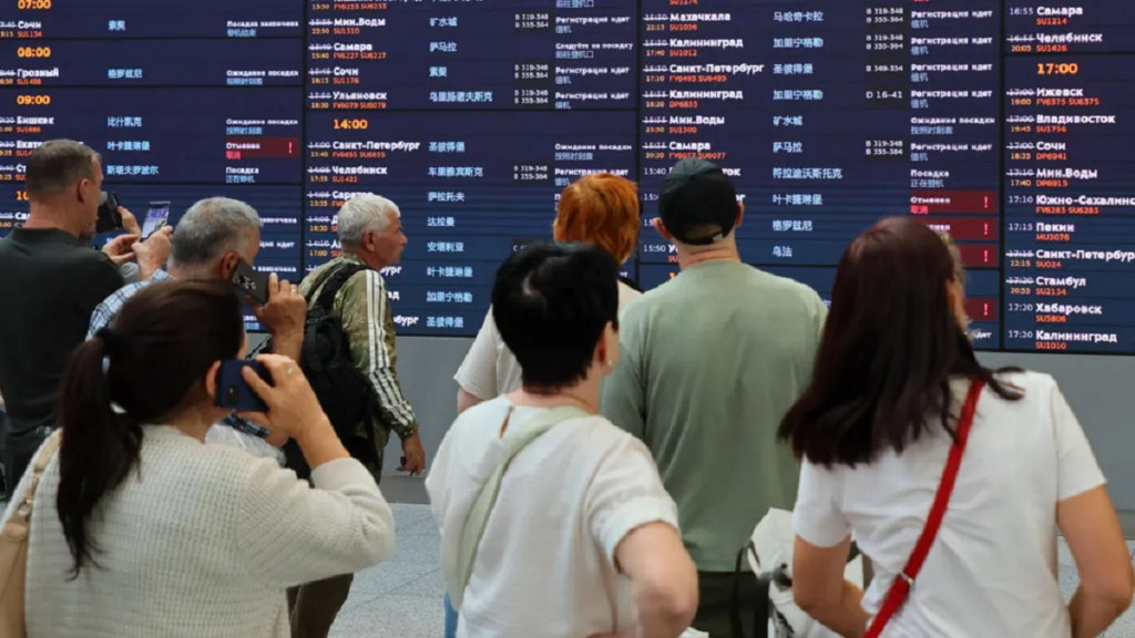 Sulmet ukrainase mbyllin aeroportin në Moskë, anulohen qindra fluturime