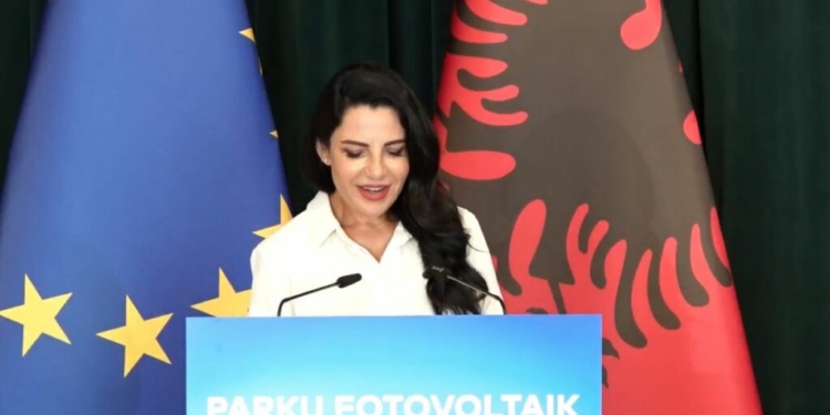 Parku Fotovoltaik në Belsh/ Balluku: Do të ofrojë energji elektrike për 50 mijë qytetarë!