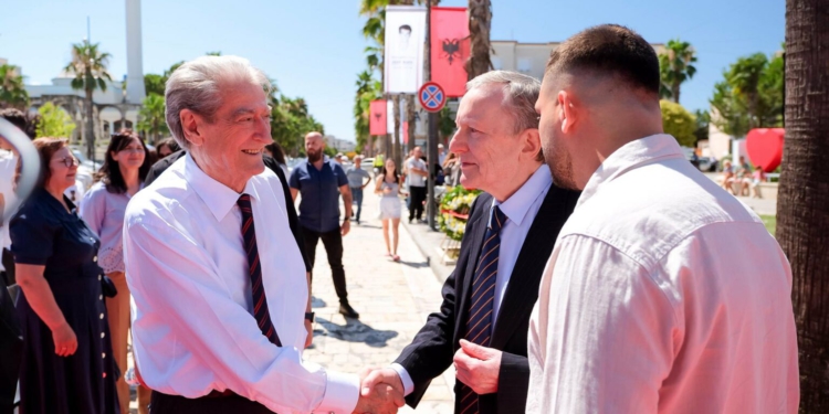“Ambasadori i Lirisë”/ Ndarja nga jeta e Daum, Berisha: Mik i shquar i ditëve më të vështira për shqiptarët