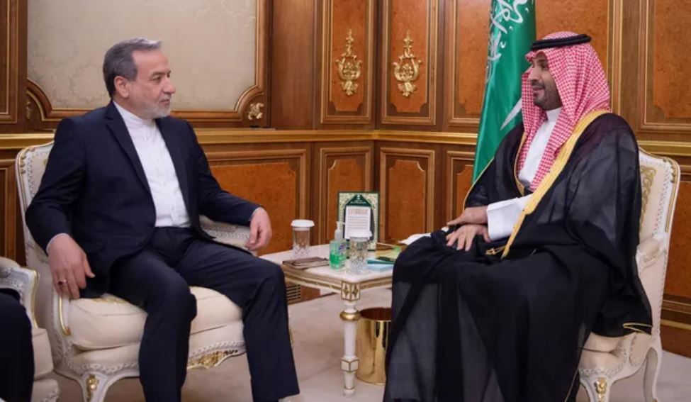 Analizë/ Mes kërcënimeve të Trump dhe interesave saudite, rifillojnë përpjekjet për bisedimet bërthamore SHBA-Iran